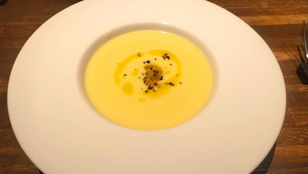 とうもろこしの冷製ポタージュ 生雲丹添え