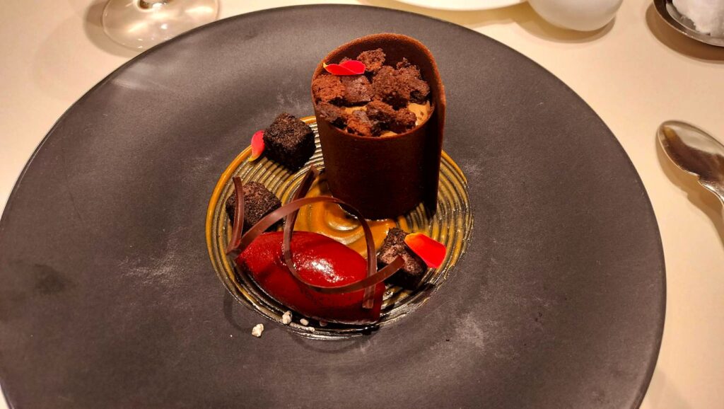 ティラミス　ハスカップのシャーベット添え　コートドール風