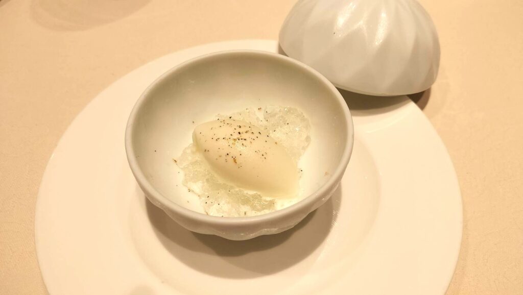 発酵バターミルクのソルベ カルダモンのジュレ