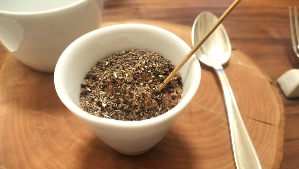 ホワイトアスパラガスの収穫・・・