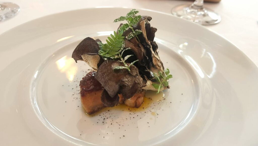 フォアグラのポワレ 舞茸を添えて