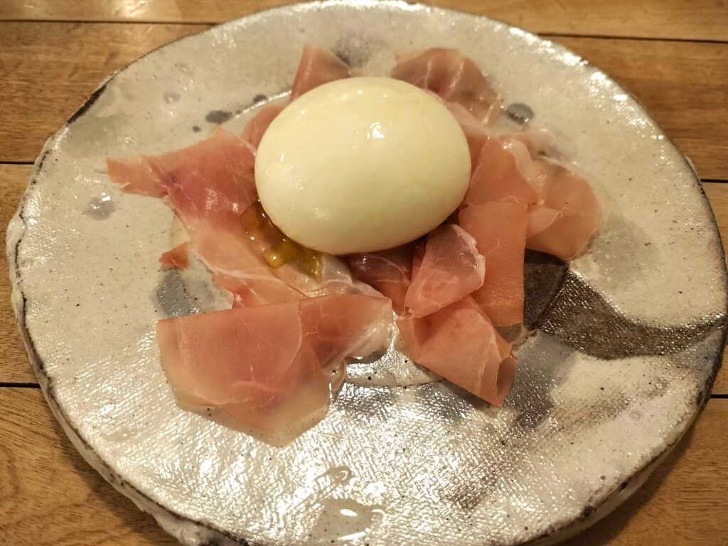 興部牛乳のモッツァレラと生ハム