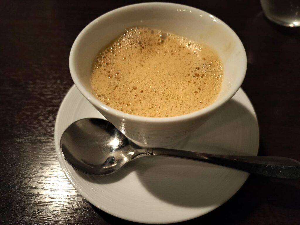 オマール海老のロワイヤル風。