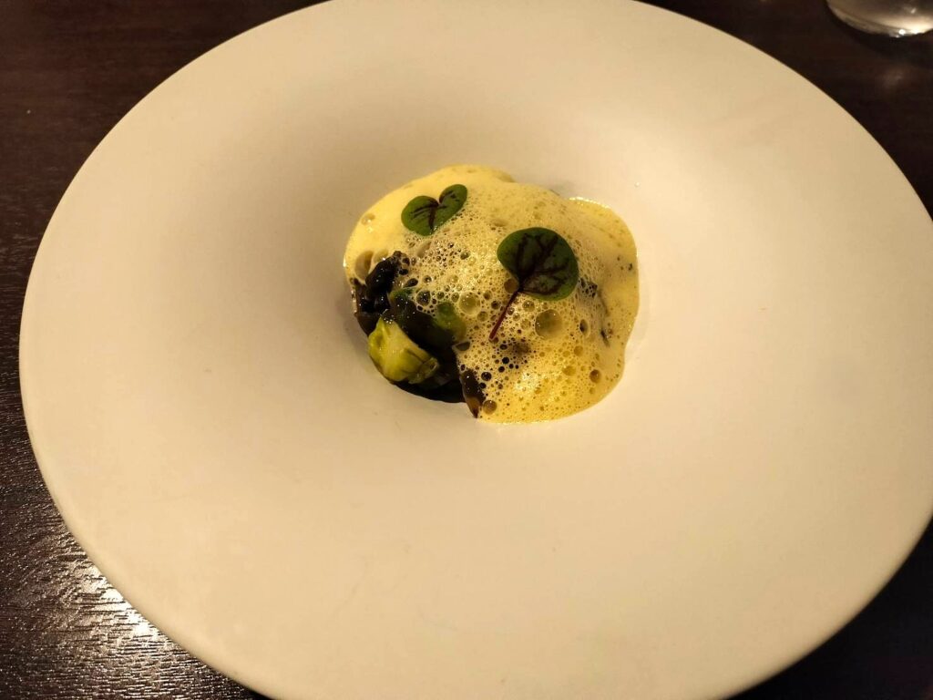 蝦夷鮑とキノコのフリカッセ