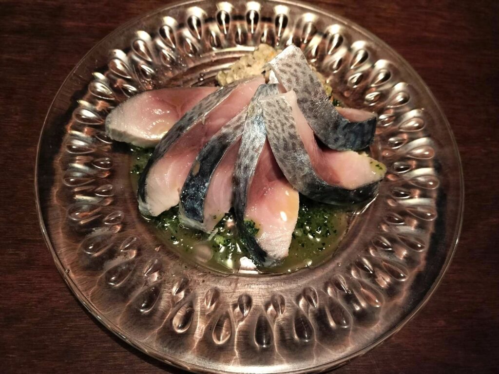 サバのレモンマリネ ナスのタルタルとディルソース(1,680円)