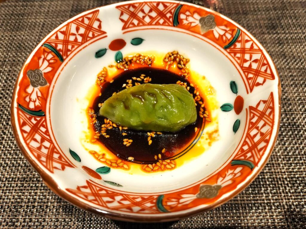 Series(シリーズ)A5山形牛サーロイン よだれ牛 / 春菊 鶏肉 水餃子 / 香港麵 仁淀川山椒