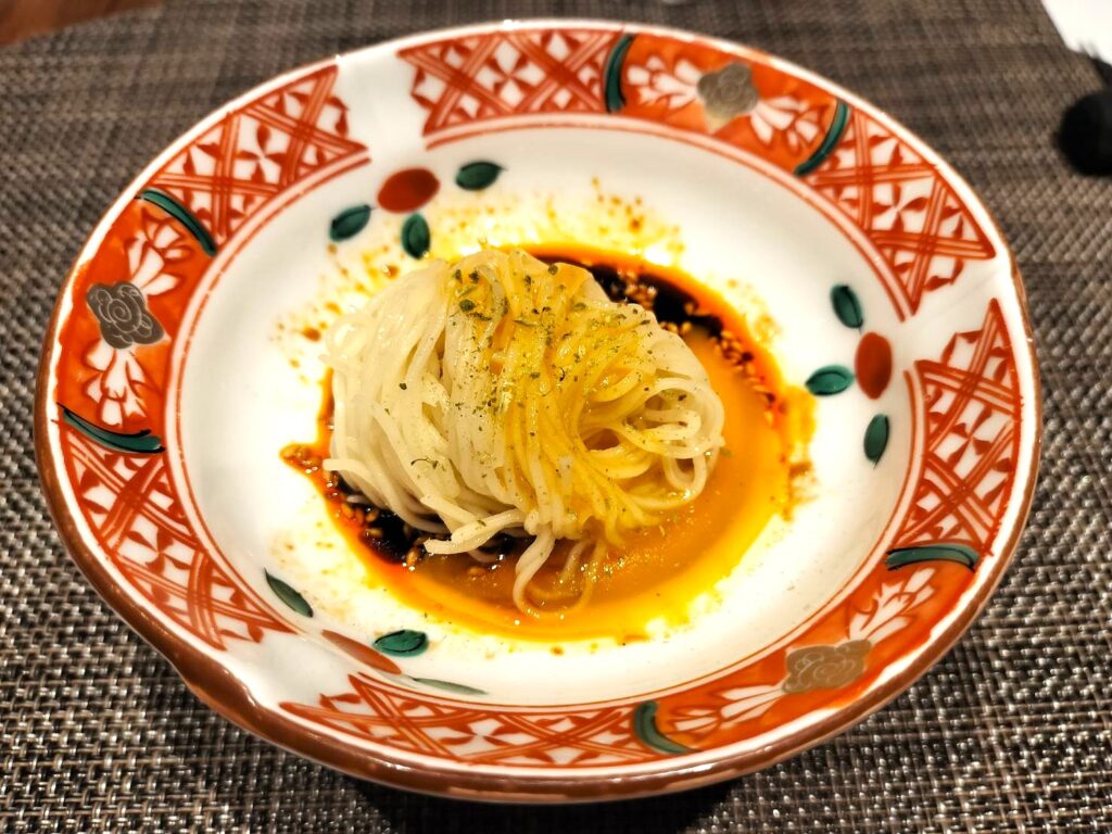 Series(シリーズ)A5山形牛サーロイン よだれ牛 / 春菊 鶏肉 水餃子 / 香港麵 仁淀川山椒