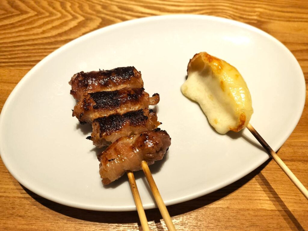 黒豚生姜巻 & スカモルツァチーズ串