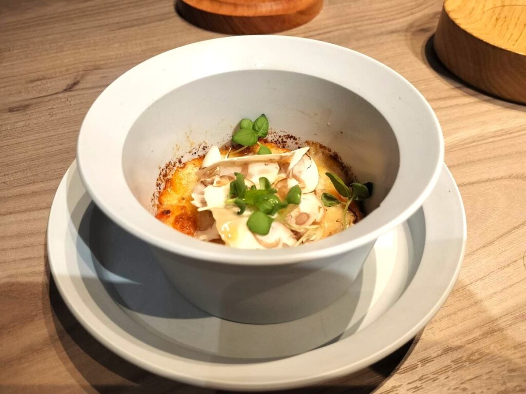 タラバガニと外子とモッツァレラのグラタン