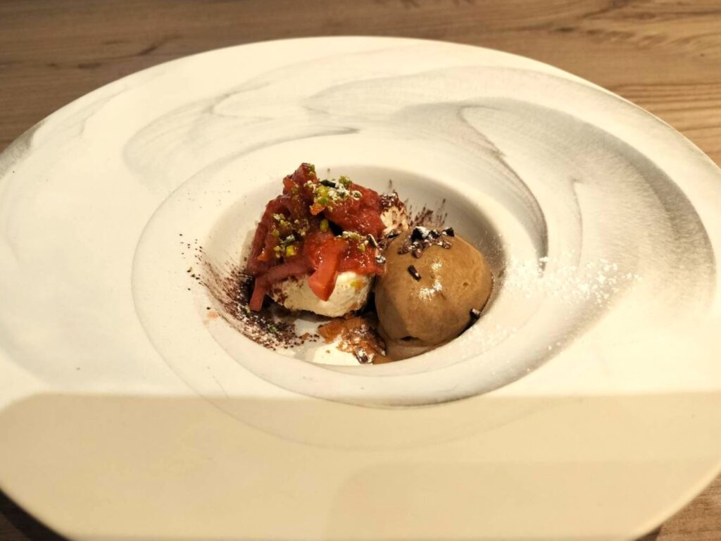 ブラッドオレンジのマーマレード、ホワイトチョコのティラミス、タイ産コーヒーのジェラート