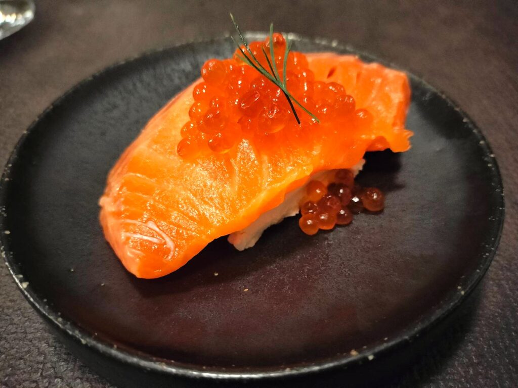 HOUSE.H（ハウスエイチ）北海道産サーモンの昆布締めとクリームチーズ（880円）