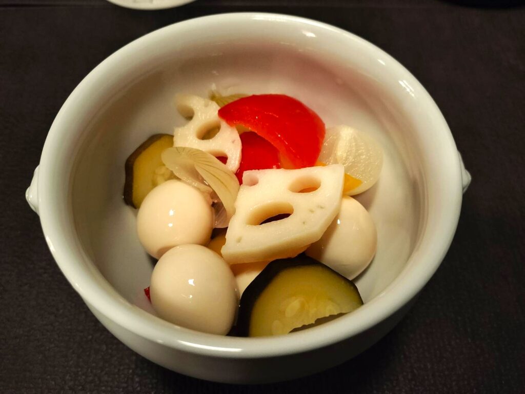 HOUSE.H（ハウスエイチ）うずらの卵と野菜のピクルス（580円）