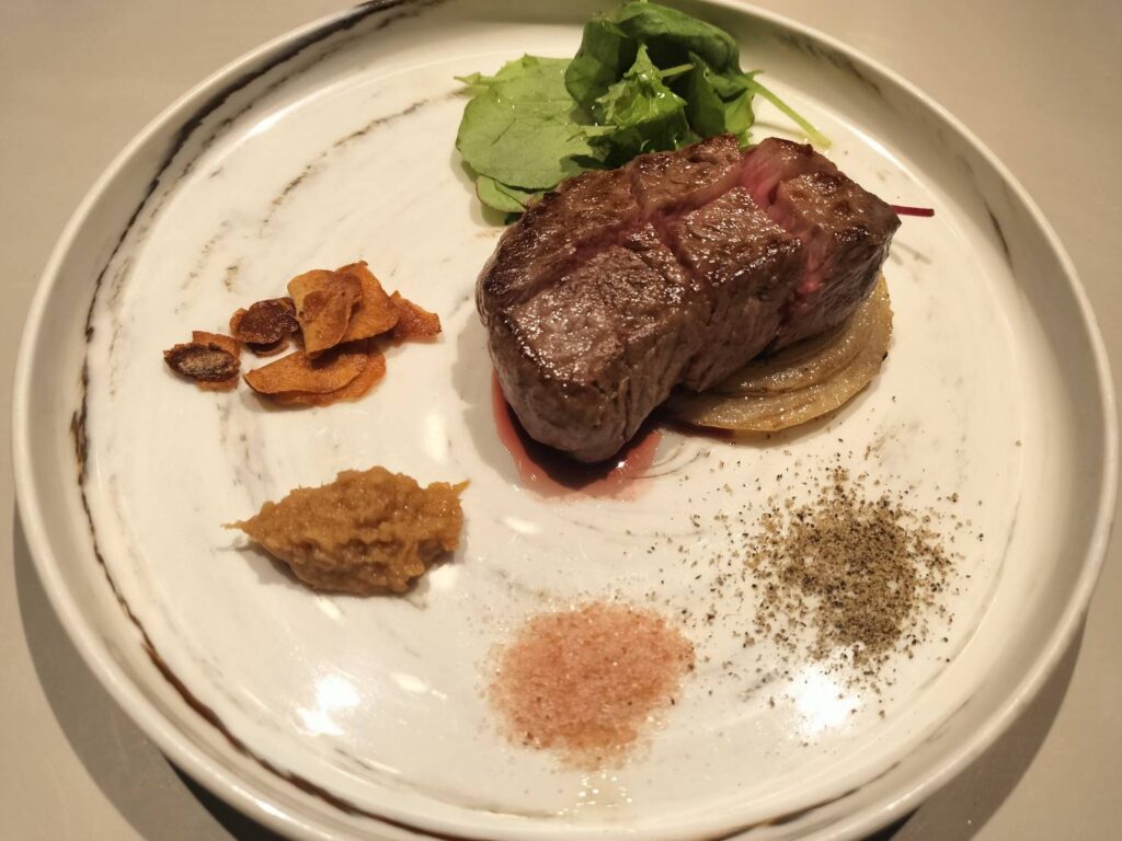 知床牛のランプステーキ