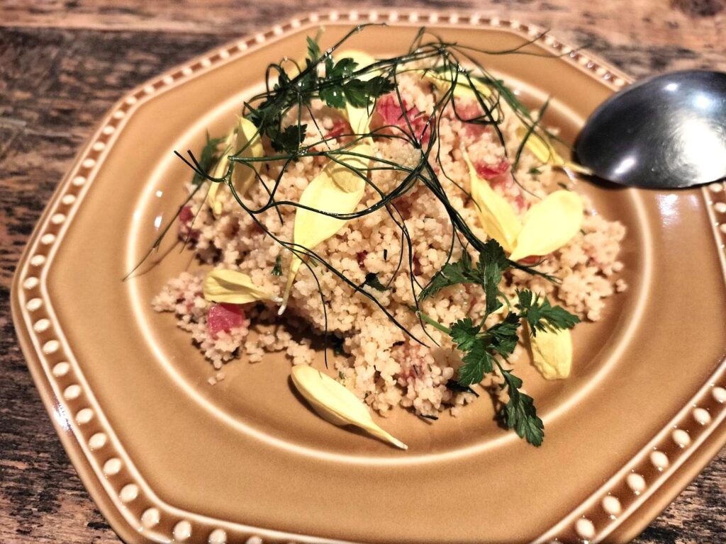 真イカとトマトのハーブたっぷり クスクスのサラダ仕立て（680円）
